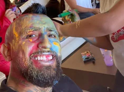 Arturo Vidal con la cara pintada un día antes de la vuelta de La Liga