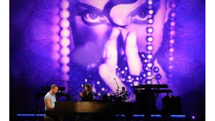Chris Martin fue parte del tributo a Prince, "Let's Go Crazy".