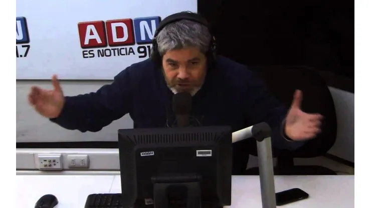 Guarello se indigna por la situación del fútbol femenino.