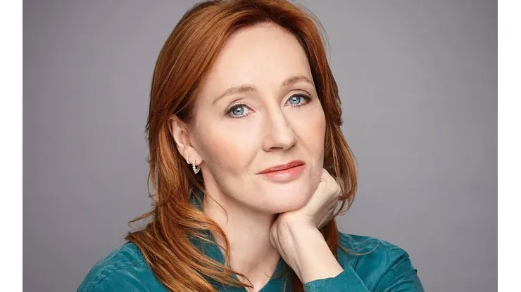 J.K. Rowling fue fustigada por miles de usuarios en Twitter, además de la organizaciones vinculadas a la comunidad de la diversidad sexual.