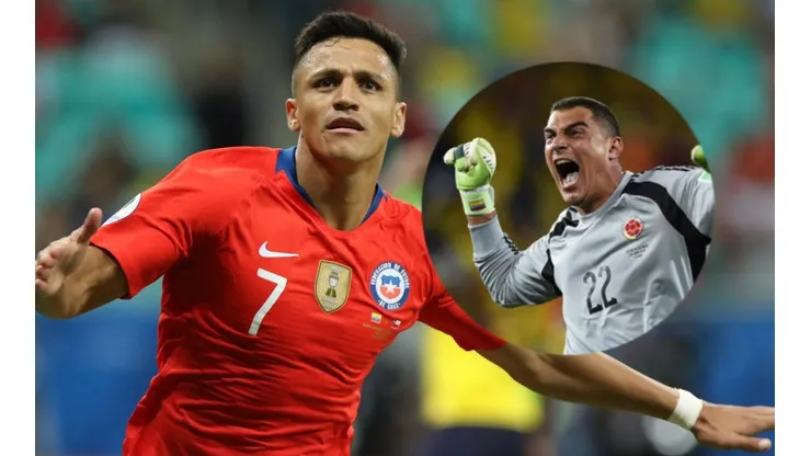 Mondragón defiende a Alexis.