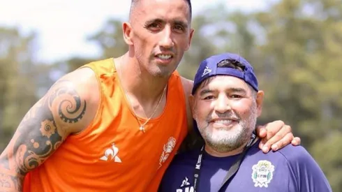 El delantero argentino extendió su vínculo con Gimnasia a petición de Maradona.