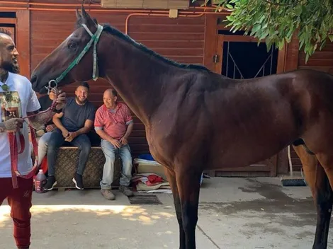 El día en que Vidal hizo una vaquita para apostar en la hípica