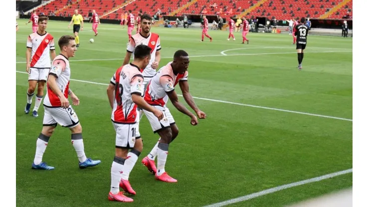 Luis Advíncula marcó un verdadero golazo en Rayo Vallecano