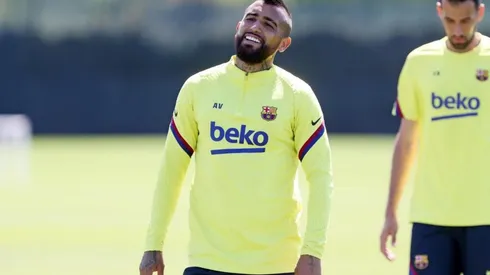Arturo Vidal no tiene asegurada su presencia en la oncena titular probable del Barcelona para este sábado