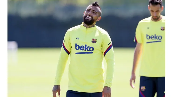 Arturo Vidal no tiene asegurada su presencia en la oncena titular probable del Barcelona para este sábado
