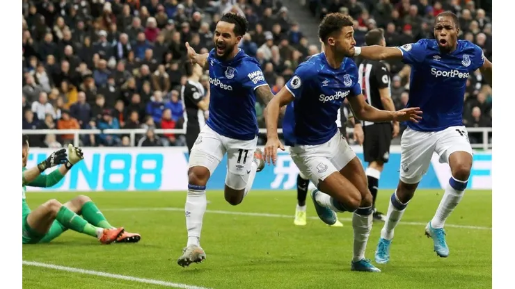 Los jugadores del Everton FC de Inglaterra, y el entrenador Carlo Ancelotti acordaron una rebaja de 30% de sus salarios además de un aplazamiento en los pagos para ayudar a proteger al club durante la crisis sanitaria