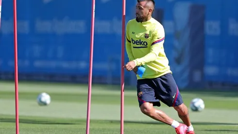 Arturo Vidal en las prácticas del Barcelona