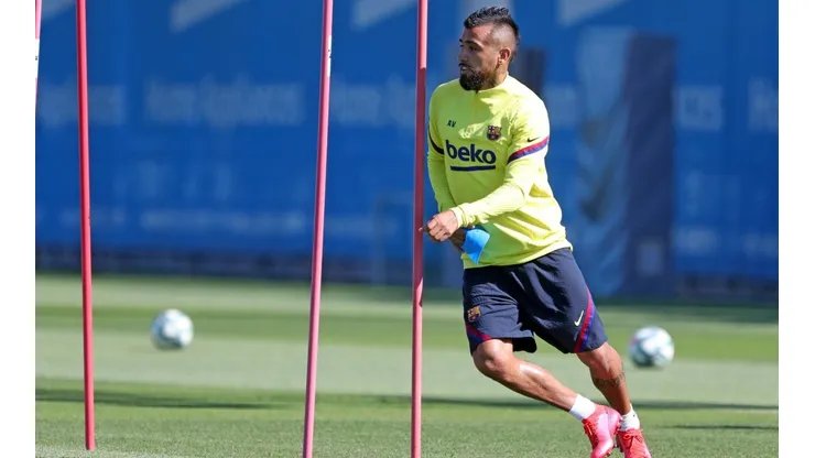 Arturo Vidal en las prácticas del Barcelona