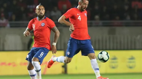 Mauricio Isla se acerca a Boca Juniors