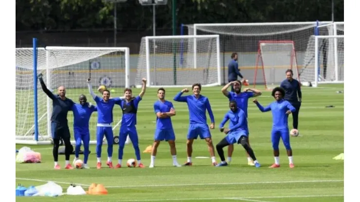 Kanté recibió autorización especial del Chelsea para entrenar en su casa por miedo al coronavirus, pero este martes se reintegró de lleno a las prácticas junto a los blues