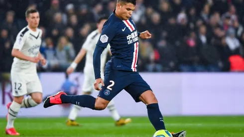 Thiago Silva marca de penal ante el Rennes