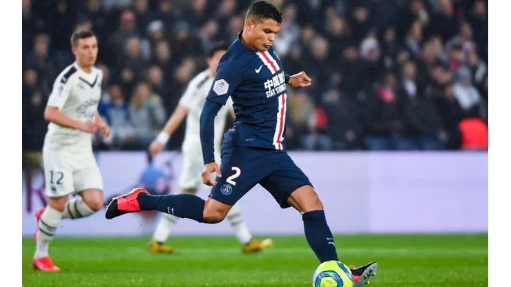 Thiago Silva marca de penal ante el Rennes