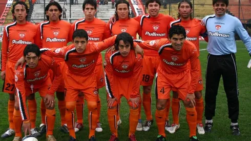 Cobreloa 2005: Patricio Castañeda, Juan Luis González, Luis Fuentes, Christian Gómez, Arturo Norambuena, Rodrigo Pérez y Carlos Ortega; Marcos Millape, Alexis Sánchez, Jonathan Cisternas y Mauricio Aros