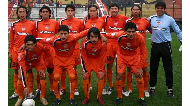 Cobreloa 2005: Patricio Castañeda, Juan Luis González, Luis Fuentes, Christian Gómez, Arturo Norambuena, Rodrigo Pérez y Carlos Ortega; Marcos Millape, Alexis Sánchez, Jonathan Cisternas y Mauricio Aros