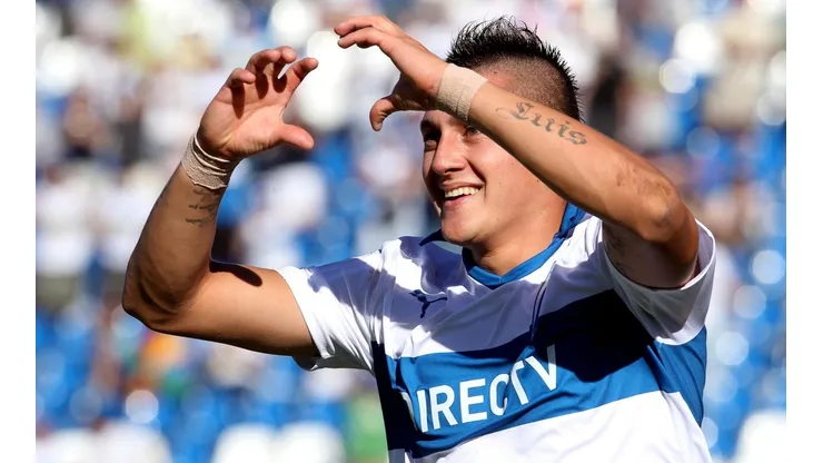 Nicolás Castillo ha tenido un mal año tras sufrir una trombosis, pero el delantero no se olvida de sus momentos felices en la UC y reveló que el mejor gol de su carrera fue jugando por los cruzados