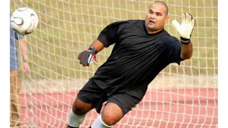 Chilavert va contra Domínguez y la Conmebol.
