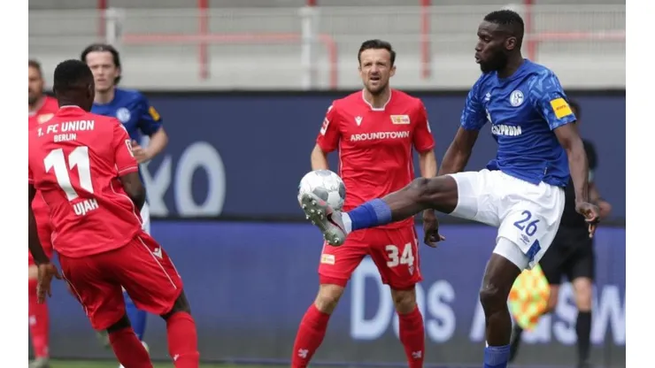 Schalke sigue sin ganar tras el retorno al fútbol en Alemania