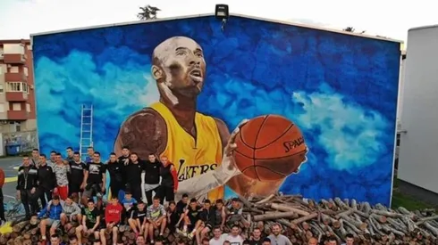 El mural dedicado a Kobe Bryant fue pintado al costado de una escuela en el sur de Europa, y es hasta el momento el más grande del continente