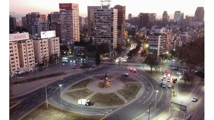 Las calles de Santiago debiesen tener poca circulación de vehiculos desde este 1 de junio.