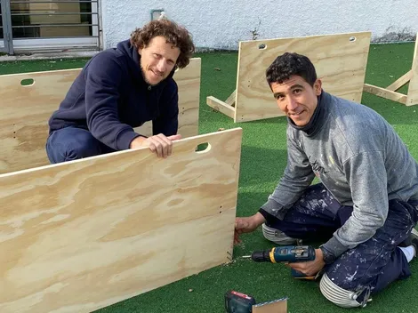 Diego Forlán y Juan Castillo se lucen como carpinteros en Peñarol