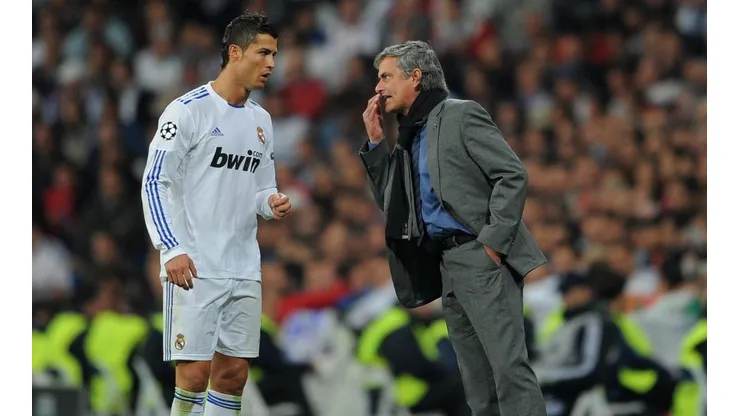 Mourinho le da instrucciones a Cristiano Ronaldo cuando ambos estaban en el Real Madrid