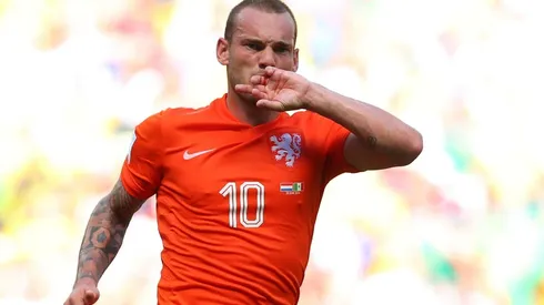 Sneijder se sienta en la mesa de Messi y CR7