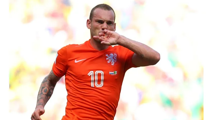 Sneijder se sienta en la mesa de Messi y CR7