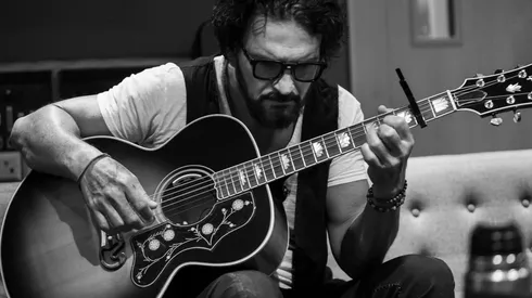 Ricardo Arjona está probando una nueva fórmula para dar a conocer su material discográfico en las plataformas digitales.