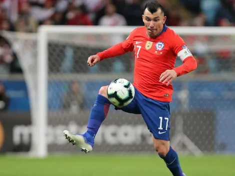 Medel desata toda su furia y echa al agua a hincha que lo molesta en Instagram