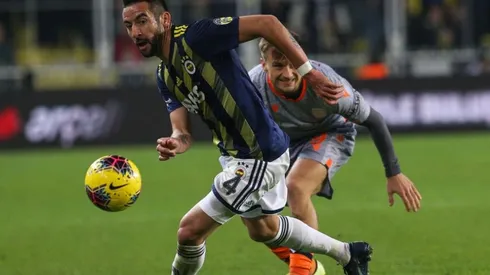 Mauricio Isla se acerca a Boca Juniors tras su paso por Turquía