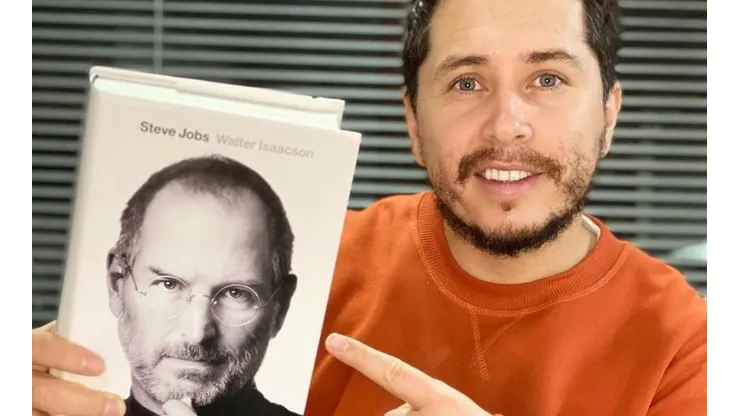 Karol Lucero ahora comenta libros en uno de sus Instagram alternativos a su cuenta personal.