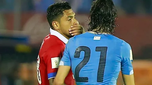 Gonzalo Jara y Edinson Cavani se reencuentran luego del partido de Copa América (Agencia Uno)