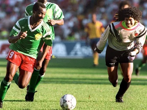 Roger Milla le contesta a Higuita por el condoro en Italia 90