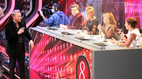 Una de las medidas de "Bailando por un Sueño" por la crisis sanitaria fue separar al jurado con paneles de acrílico.