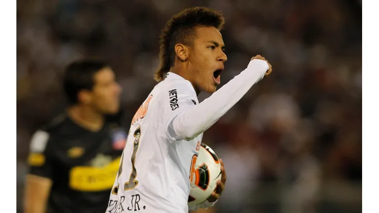 Neymar festeja ante Colo Colo.
