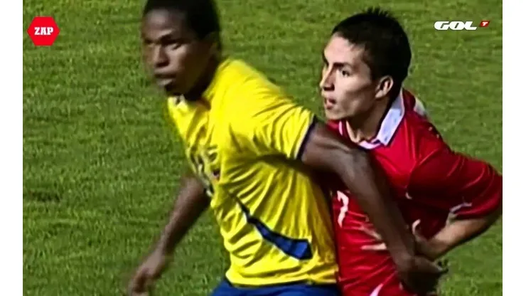 Carrasco generando la "autoagresión" en el partido ante Ecuador.