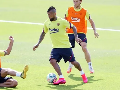 Vidal se burla de Suárez tras tremendo amague en práctica del Barcelona