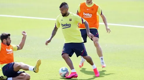 Arturo Vidal bromea con la pasada de largo de Luis Suárez en Instagram