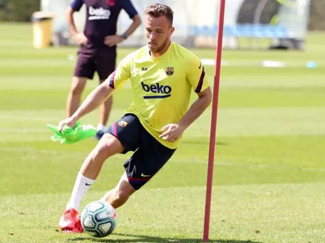 El gran rival de Arturo Vidal en Barcelona, Arthur, recibe una dura crítica