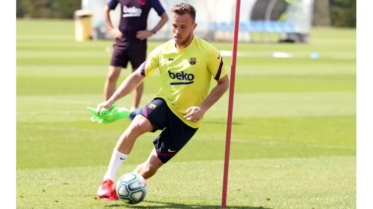 Arthur es el principal rival de Vidal en la lucha por la titularidad