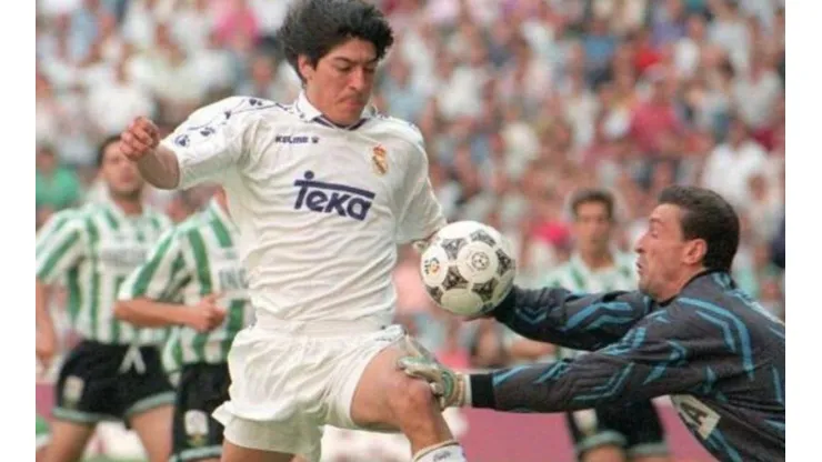 Hace 25 años Iván Zamorano ganó el trofeo Pichichi en España tras convertir 28 goles en la temporada 1994-1995