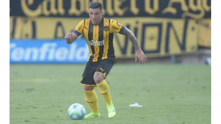 Bravo juega en Peñarol de Uruguay