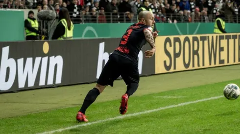 Angeliño recibió una critica de su entrenador, que le pide más compromiso defensivo