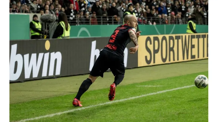 Angeliño recibió una critica de su entrenador, que le pide más compromiso defensivo