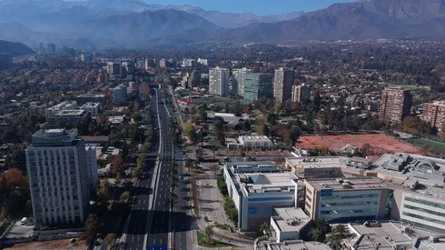 Las calles de Santiago debiesen tener poca circulación de vehiculos desde este 1 de junio.