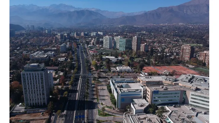 Las calles de Santiago debiesen tener poca circulación de vehiculos desde este 1 de junio.