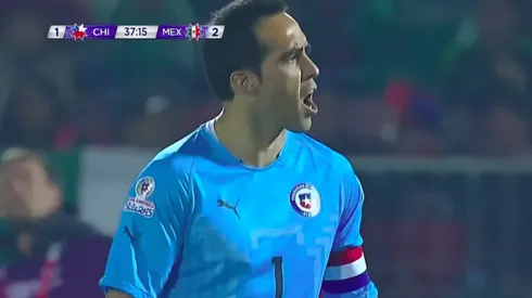 Claudio Bravo en el momento exacto en el que emplaza al público intentando despertarlos.
