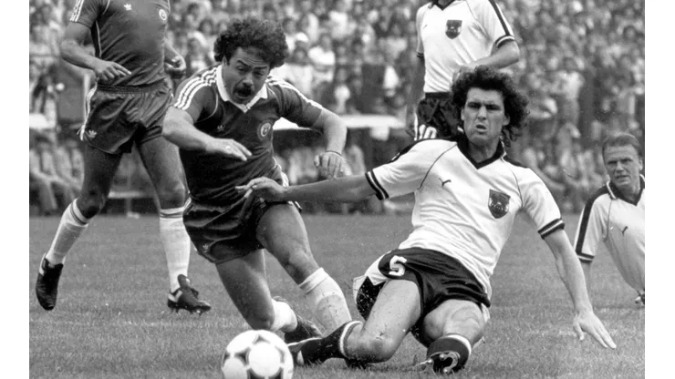 El 'Chino" fue amplio protagonista de este partido, en una jugada que se recuerda hasta hoy.