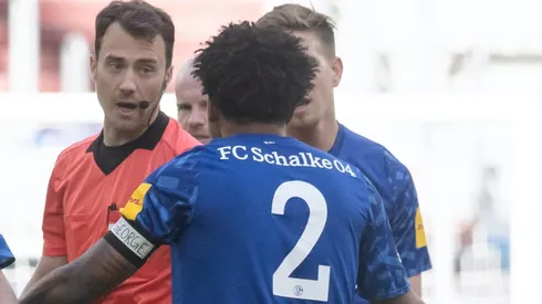 Weston McKennie exhibe un brazalate pidiendo justicia para George Floyd